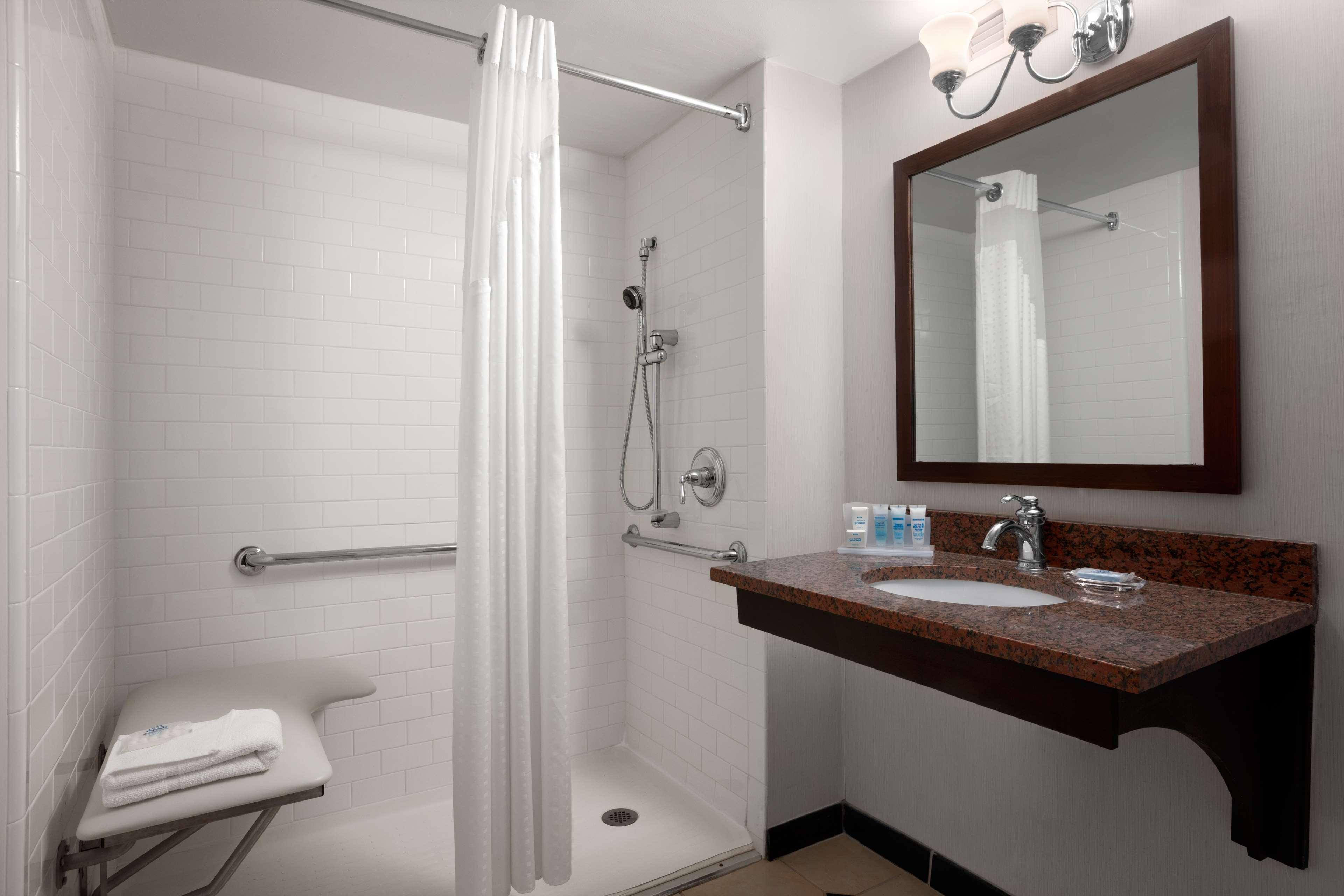 Отель Wyndham Philadelphia-Historic District Экстерьер фото
