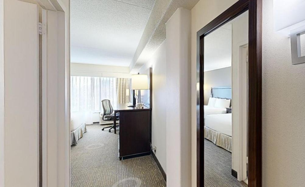 Отель Wyndham Philadelphia-Historic District Экстерьер фото